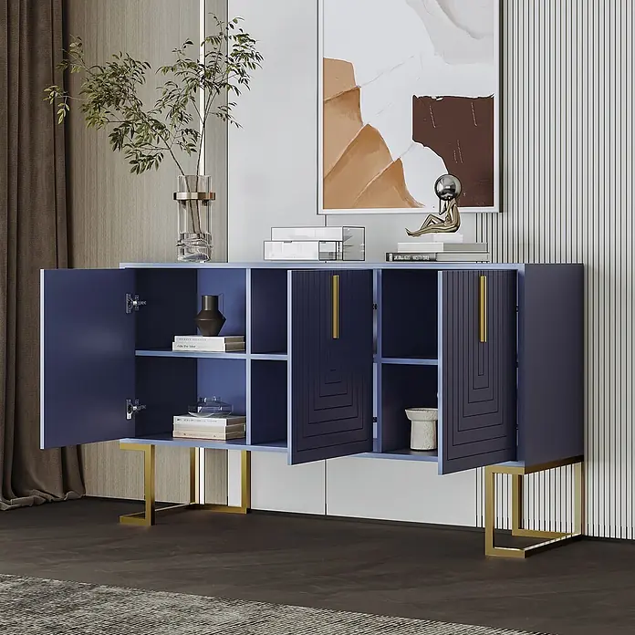 SONNENH Kommode - Marineblau - Blaues Sideboard mit goldenen Beinen, offenen Fächern und gemusterten Türen, in einem modernen Wohnraum.