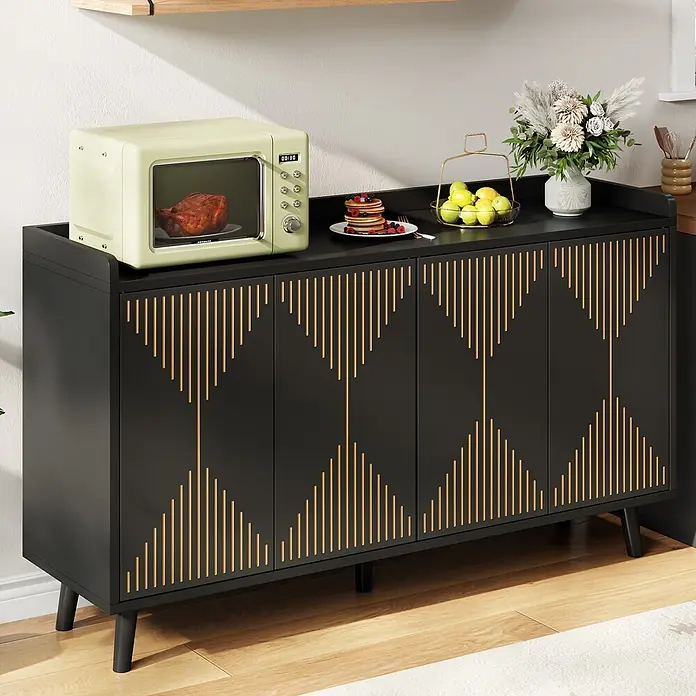 SONNENH Kommode - Schwarz - Schwarzes Sideboard mit goldenem geometrischem Linienmuster, genutzt als Mikrowellenständer und Küchenschrank.