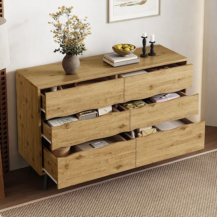 SONNENH Kommode - Holzoptik, Anzahl Schubladen: 6 Stk. - Helle Eichenholzkommode mit sechs Schubladen, teilweise geöffnet für Stauraum, mit gewellten Fronten und schwarzen Beinen.