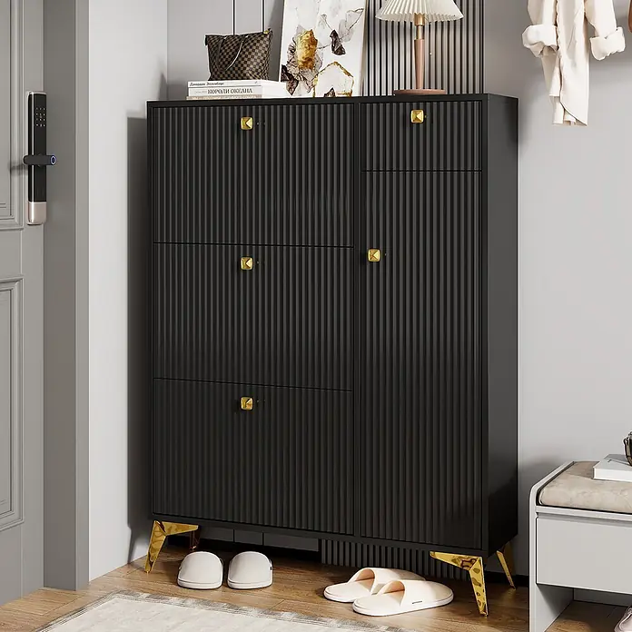SONNENH Schuhschrank - Schwarz - Schwarzer gerippter Schuhschrank mit goldenen Griffen und Beinen, ideal für einen Eingangsbereich. Bietet mehrere Staufächer.