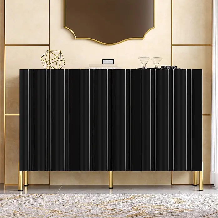 SONNENH Schuhschrank - Schwarz/Gold - Schwarzer Sideboard mit geriffelten Fronten und goldfarbenen Beinen in modernem Wohnraum.