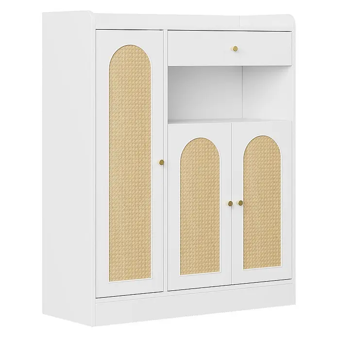 SONNENH Schuhschrank mit Rattanfronten, Weiß und Natur -  - Weißer Schrank mit gewölbten Rattan-Türen, einer Schublade und goldfarbenen Knöpfen.
