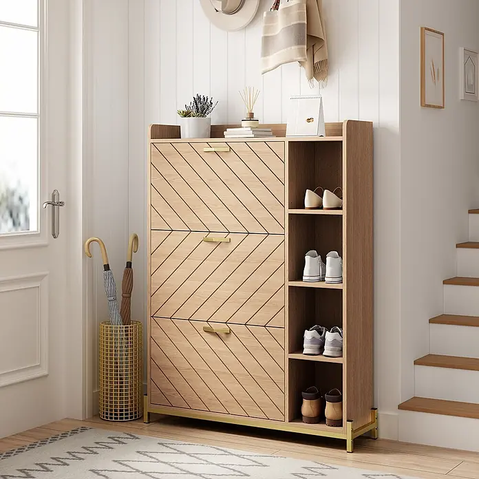 SONNENH Schuhschrank - Eichenoptik/Gold - Heller Holzschuhschrank mit drei kippbaren Schubladen mit Diagonallamellen, goldfarbenen Griffen und offenen Fächern zur Schuhaufbewahrung im Flur.