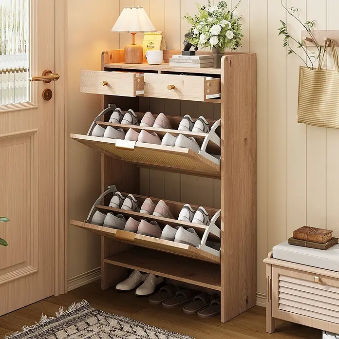 SONNENH Schuhschrank - Natur - Heller Holzschuhschrank mit Kippfächern und Schubladen im Eingangsbereich.