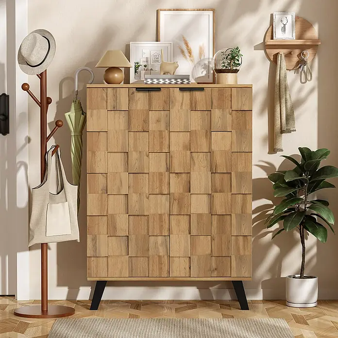 SONNENH Schuhschrank mit geometrischer Front, Natur -  - Eingangsschrank aus Naturholz mit strukturierter Blockfront und schwarzen Beinen, dekoriert.