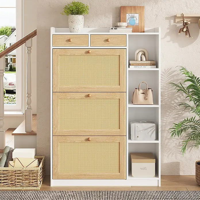 SONNENH Schuhschrank - Weiß/Natur - Weißes und helles Holz Schuhschrank mit Rattanfronten, Schubladen, Kippfächern und offenen Regalen für den Eingangsbereich.