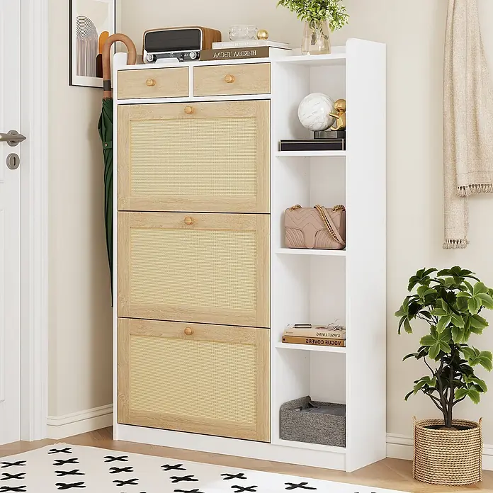 SONNENH Schuhschrank - Weiß/Natur - Weißer und heller Holzschuhschrank mit Rattanplatten, zwei Schubladen und offenen Regalen im Eingangsbereich.