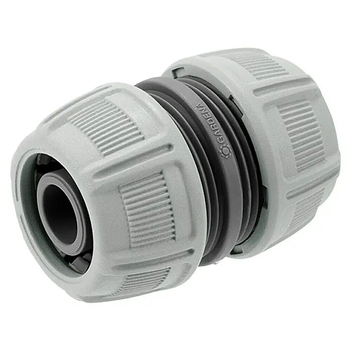 Gardena Reparator - Passend für: ¾″-Schläuche Ø 19 mm - Nahaufnahme einer Gardena-Schlauchkupplung aus grauem Kunststoff mit schwarzer Gummidichtung, die für eine sichere und wasserdichte Verbindung sorgt.