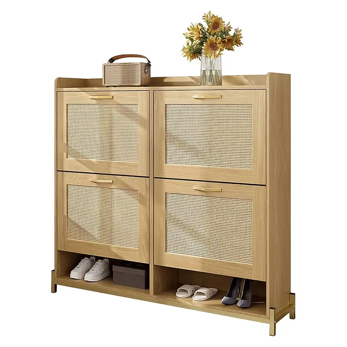 SONNENH Schuhschrank - Helle Eichenoptik - Heller Holzschuhschrank mit Rattan-Türen, goldenen Griffen und passenden Beinen. Verfügt über mehrere Staufächer und offene Ablagen für Schuhe.