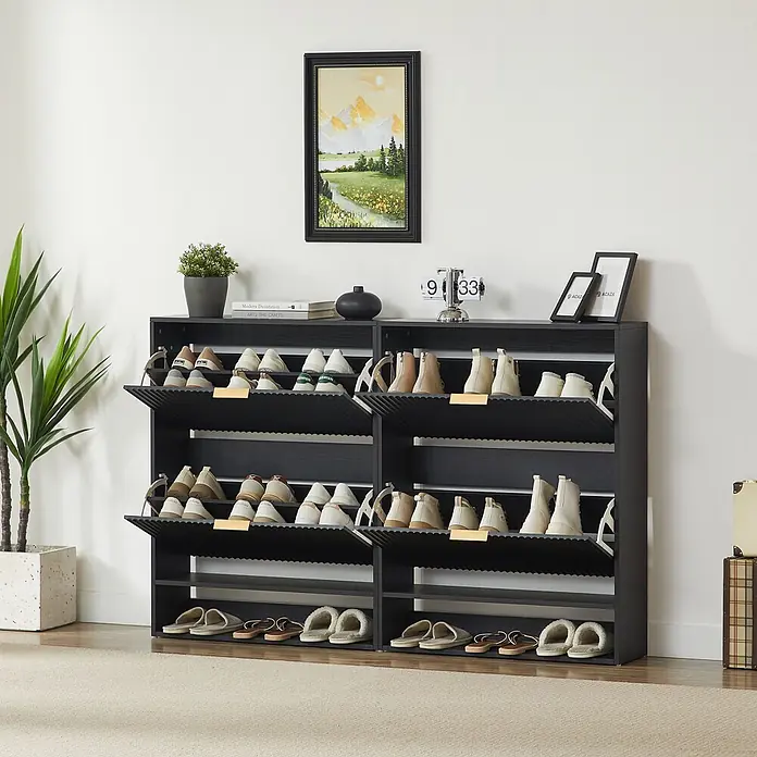 SONNENH Schuhschrank - Schwarz - Schwarzer Schuhschrank mit mehreren Kippfächern zur Aufbewahrung verschiedener Schuhe, inklusive Stiefel und Sneaker.
