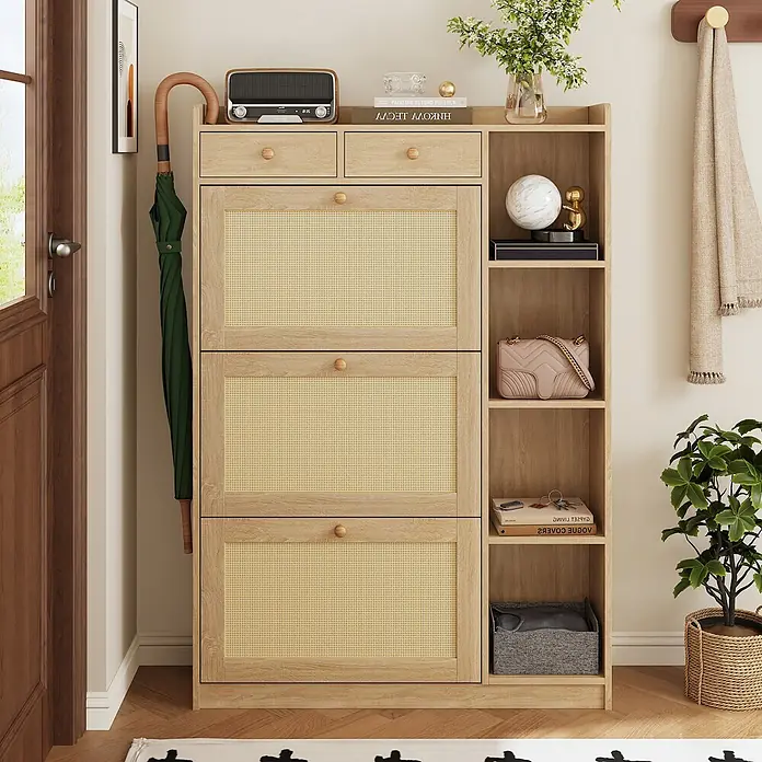 SONNENH Schuhschrank mit 3 Klappen und Seitenfächern, Natur -  - Heller Schuhschrank aus Holz und Rattan mit Schubladen und Regalen im Eingangsbereich, bietet organisierten Stauraum.