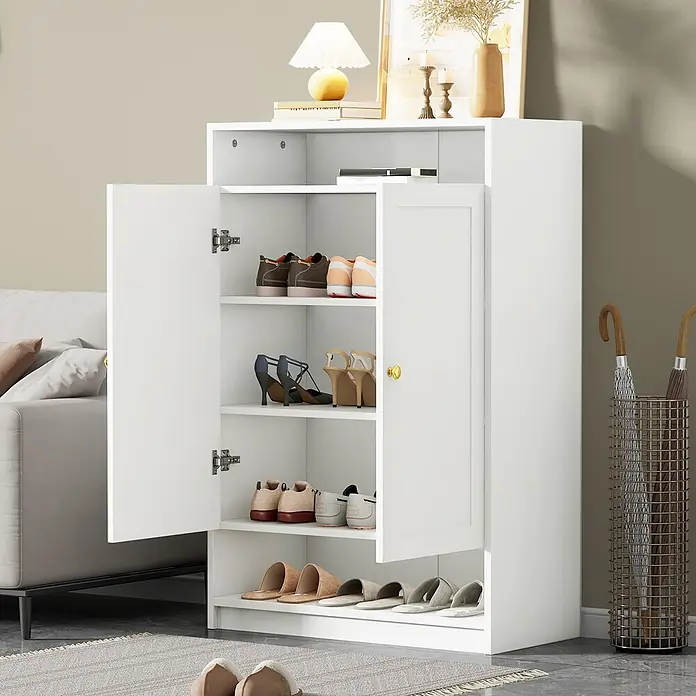 SONNENH Schuhschrank - Weiß - Weißer Schuhschrank mit offenen Türen, gefüllt mit verschiedenen Schuhen.