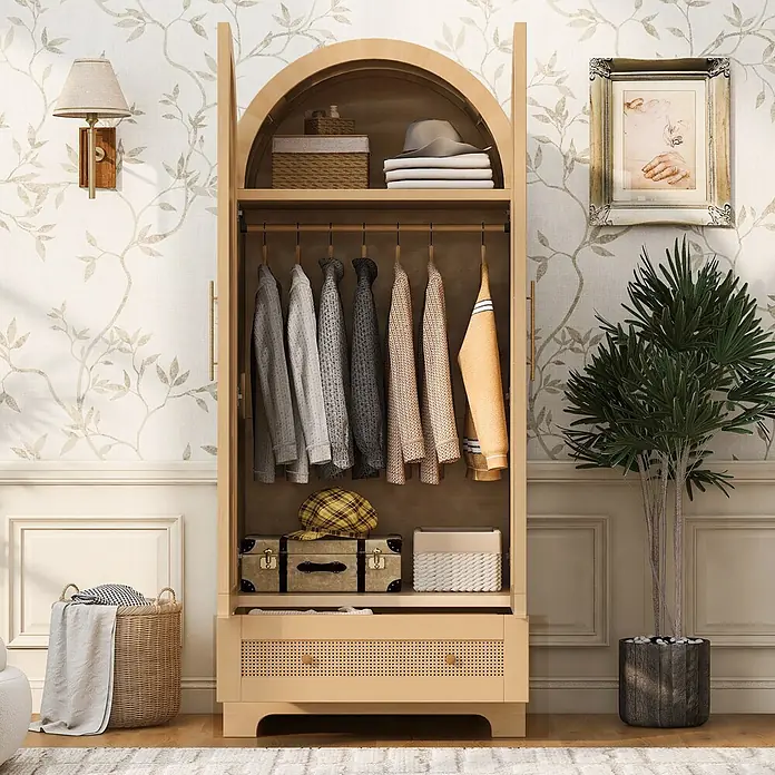 SONNENH Kleiderschrank - Natur - Heller Holz-Kleiderschrank mit Rundbogen, Kleiderstange, Regalen und einer Schublade mit Rattanfront. Eleganter Kleider-Organizer.