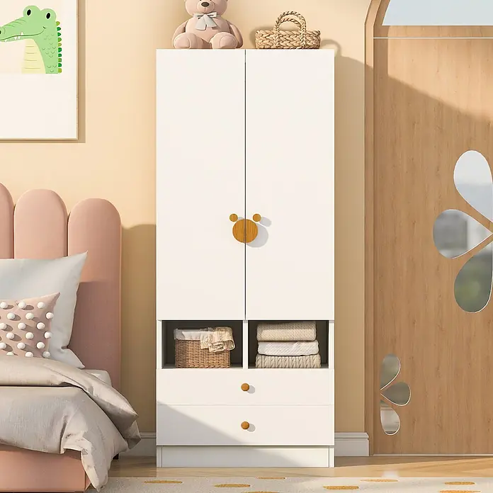 SONNENH Kleiderschrank - Weiß - Weißer Kinderkleiderschrank mit bärenförmigen Holzgriffen, offenen Regalen und Schubladen, im Schlafzimmer.