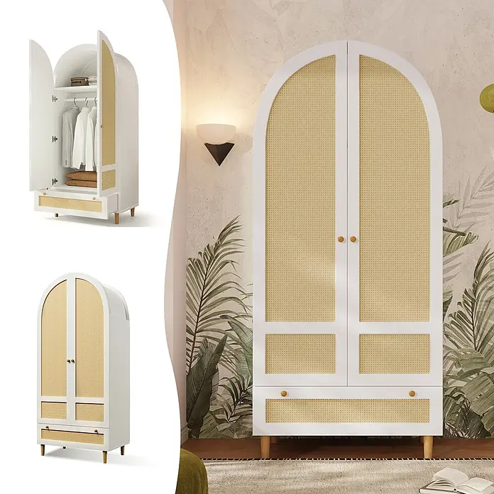 SONNENH Kleiderschrank - Weiß/Natur - Weißer Bogenschrank mit Türen und Schublade aus Peddigrohr, in einem stilvollen Raum.