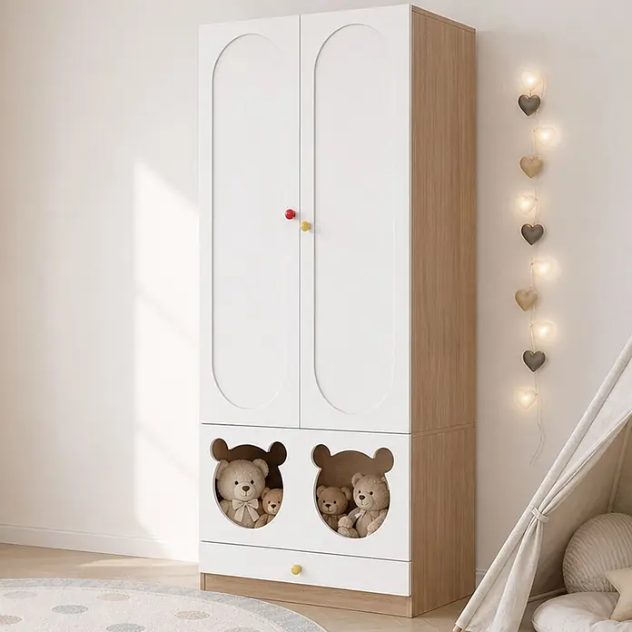 SONNENH Kleiderschrank - Weiß/Holzoptik - Weißer und holzfarbener Kinderkleiderschrank mit gewölbten Türen, bunten Knöpfen, zwei Bärenkopf-Fächern mit Teddybären und einer unteren Schublade.