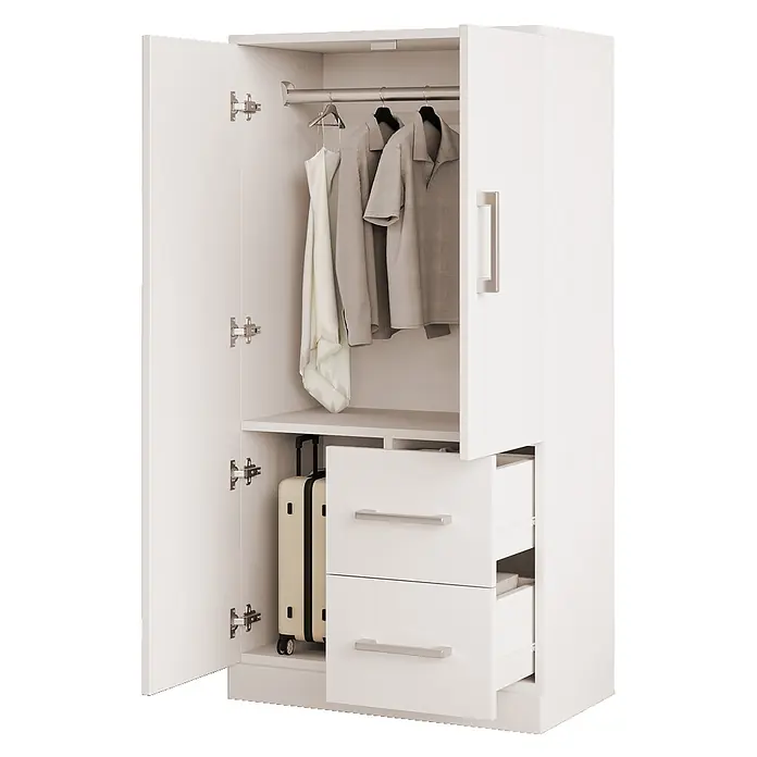 SONNENH Kleiderschrank - Weiß - Weißer Kleiderschrank mit offener Tür, Kleidung, Koffer und zwei teils geöffneten Schubladen.