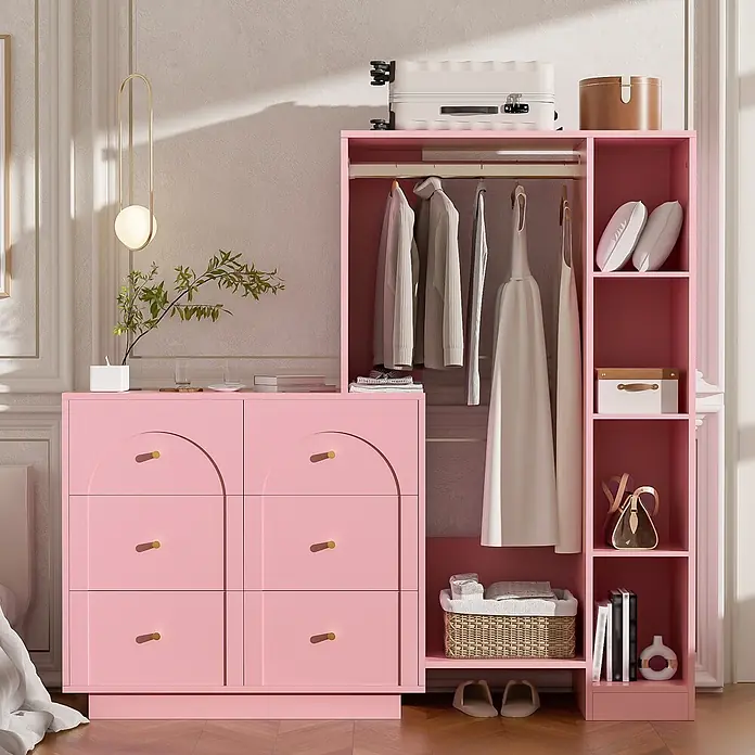 SONNENH Offener Kleiderschrank mit 6 Schubladen, Rosa -  - Eine rosa Holz-Kleiderschrank- und Kommodenkombination zur Aufbewahrung von Kleidung, mit gewölbten Schubladenfronten und goldenen Knaufgriffen.