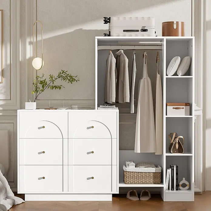 SONNENH Kleiderschrank - Weiß - Weißer moderner Kleiderschrank mit sechs Schubladen, gewölbten Designs und goldenen Knöpfen sowie integriertem offenen Stauraum mit Regalen und Kleiderstange.