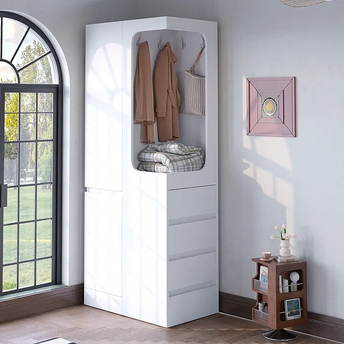 SONNENH Kleiderschrank mit 4 Schubladen und offenem Bereich, Weiß -  - Weißer minimalistischer Eckschrank mit offener Hängefläche für Mäntel und Taschen, einer Ablage für Decken und integrierten Schubladen, in einem modernen Raum.