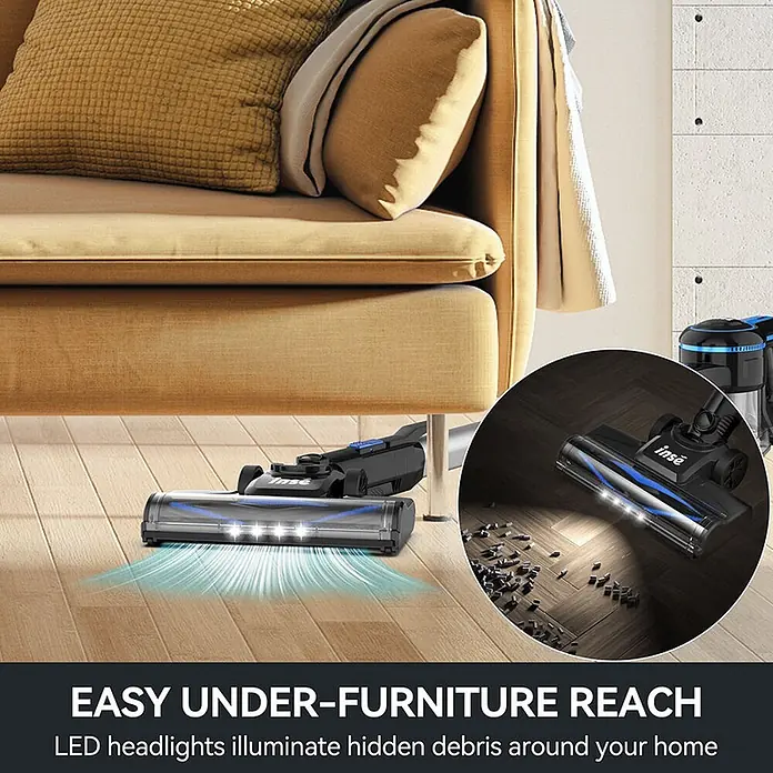 INSE Akku-Staubsauger - 18 V, 1 Akku, 2,2 Ah, Behältervolumen: 2 l - Schwarzer Staubsaugerkopf mit LED-Lichtern reinigt unter einem Sofa und beleuchtet versteckten Schmutz auf dem Holzboden.