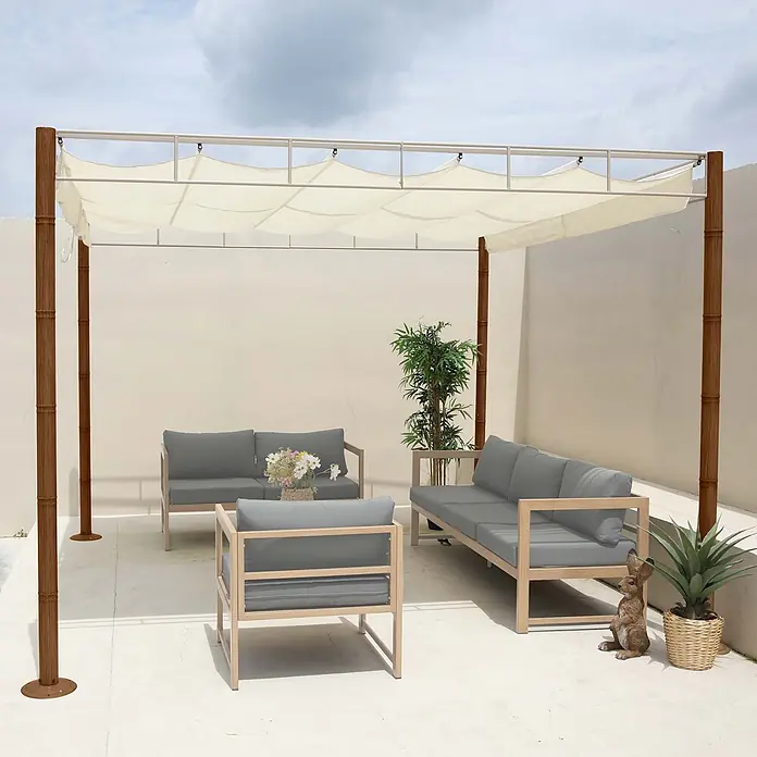 Pergola | HxBxT 220x300x300cm | Garten Pavillon Terrassenüberdachung | Creme-Weiß | stabiles 7cm-Metall-Gestell Bambus-Optik -  - Graue Outdoor-Möbelgarnitur mit hellen Holzrahmen unter einer Pergola mit weißem Verdeck und Bambus-Look-Pfosten.