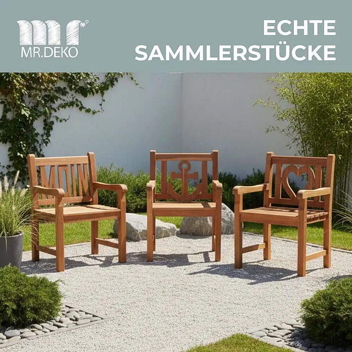 Bene Living Gartenstuhl Herz - 1 Stk., Teakholz, Natur - Drei Gartenstühle aus Naturholz mit einzigartigen Rückenlehnen (MOIN, Anker, Herz) auf einer Kiesterrasse.