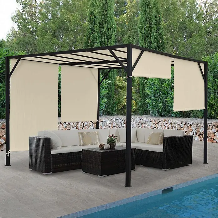 Pergola Baia | HxBxT 212x300x400cm | Garten Pavillon Terrassenüberdachung | stabiles 6cm-Stahl-Gestell + Schiebedach -  - Schwarze Metall-Pergola mit ausziehbaren beigen Stoff-Sonnenschutzwänden und dunkelbraunen Rattan-Gartenmöbeln mit weißen Kissen am Pool.