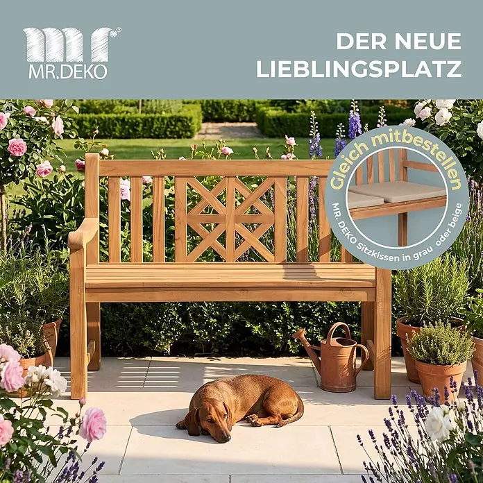 Bene Living Gartenbank Sailor - Teakholz, Natur - Holzgartenbank mit einem Hund davor, der einen gemütlichen Rückzugsort andeutet. MR. DEKO Sitzkissen in Grau oder Beige erhältlich.