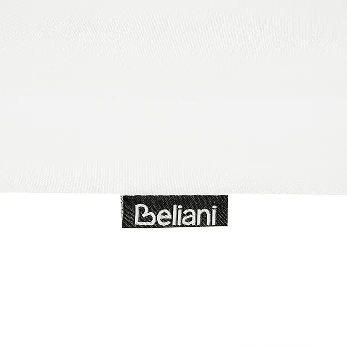 Beliani Gartenstuhl-Set SASSARI II PREMIUM - 4 Stk., zertifiziertes Akazienholz, Braun, B x T x H: 54 x 59 x 80 cm - Schwarzes Beliani Markenetikett mit weißer Schrift auf weißem Stoff.