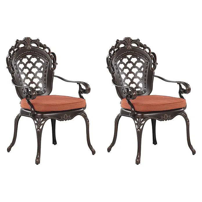 Beliani Gartenstuhl-Set LIZZANO - 2 Stk., Aluminium, Braun, B x T x H: 69 x 58 x 97 cm - Zwei verzierte Stühle aus dunkelbronzenem Metall mit orangefarbenen Sitzkissen.