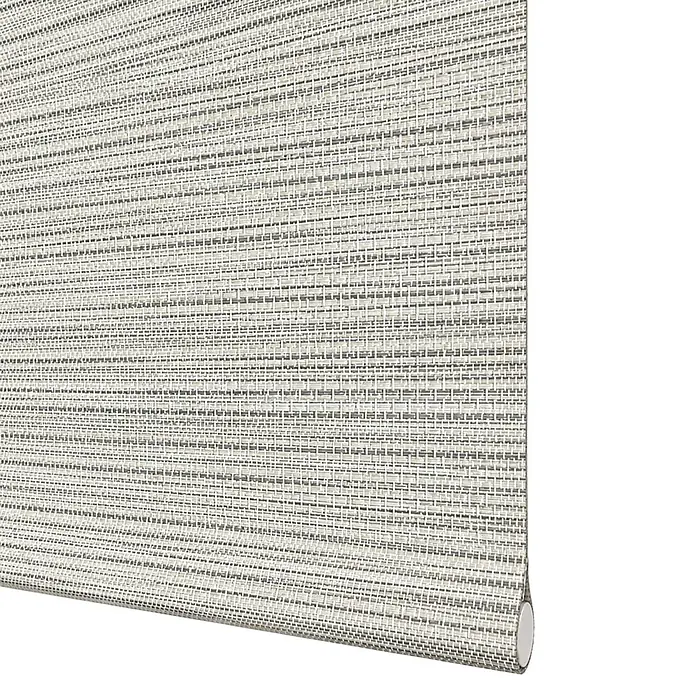 Estor enrollable screen 5% Talos - An x Al: 135 x 250 cm, Arena - Estor enrollable tejido gris claro con textura fina, parcialmente enrollado.