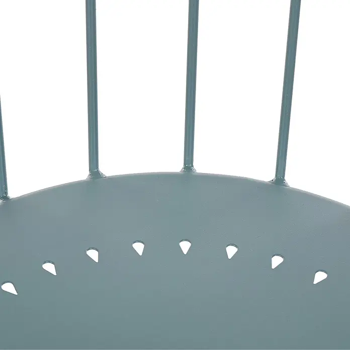 Beliani Gartenstuhl-Set CALVI - 8 Stk., Stahl, Blau, B x T x H: 40 x 47 x 89 cm - Nahaufnahme einer tealfarbenen Metall-Stuhllehne mit vertikalen Stangen und dekorativen tropfenförmigen Perforationen.