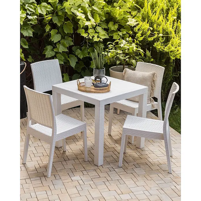 4er-Set Gartenstuhl FOSSANO in Weiß -  - Weißes Rattan-Gartenset mit quadratischem Tisch und vier Stühlen.