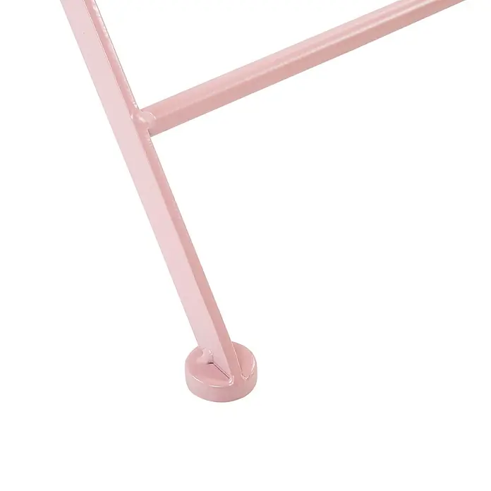 2er-Set Gartenstuhl ALBINIA in Rosa -  - Nahaufnahme eines rosafarbenen Metall-Rahmenbeins mit abgerundetem Fuß und sichtbarer Schweißnaht.