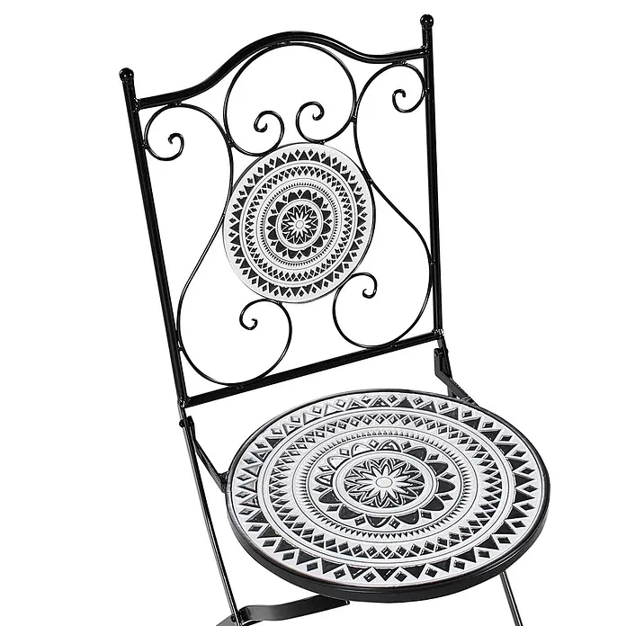 2er-Set Gartenstuhl COMISO in Schwarz/Weiß -  - Stuhl aus schwarzem Schmiedeeisen mit runder schwarz-weißer Mosaik-Sitzfläche und Rückenlehne mit Mustern.