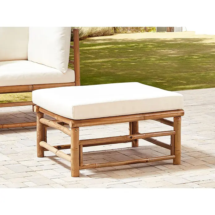 2-tlg Gartenstuhl CERRETO in Weiß/Braun -  - Bambus-Hocker für den Außenbereich mit dickem weißem Kissen, ideal für Terrasse und Garten.