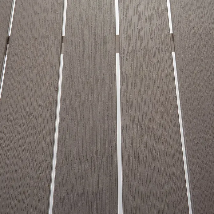 6er-Set Gartenstuhl VERNIO in Grau/Silber -  - Strukturierte graue Lamellenoberfläche aus Verbundwerkstoff mit schmalen weißen Zwischenräumen.