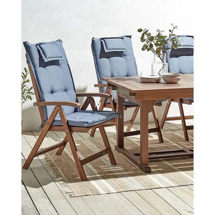 6er-Set Gartenstuhl AMANTEA in Braun/Blau -  - Gartengarnitur aus Holz mit rechteckigem Tisch und klappbaren Stühlen, inklusive hellblauer, gesteppter Polster und Kopfstützen.