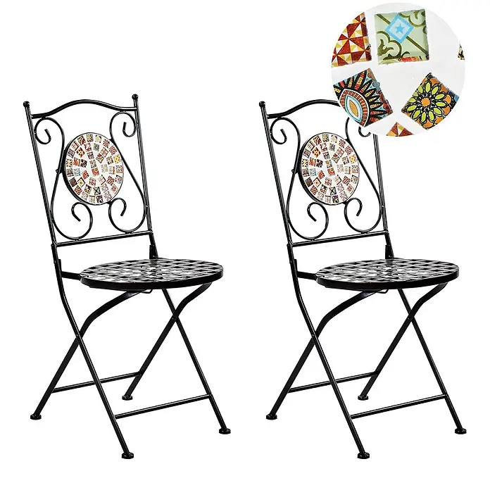 2er-Set Gartenstuhl CASARIO in Schwarz/Bunt -  - Zwei klappbare Bistrostühle aus schwarzem Metall mit Mosaik-Rückenlehnen und karierten Sitzen.