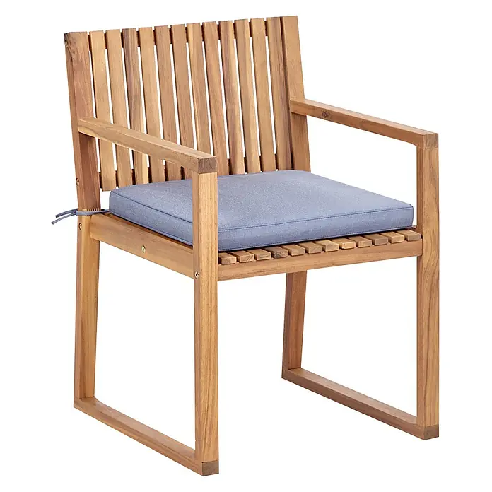 Beliani Gartenstuhl-Set SASSARI II - 8 Stk., zertifiziertes Akazienholz, Braun, B x T x H: 54 x 59 x 80 cm - Hölzerner Sessel mit Latten-Design und hellblauem Kissen.