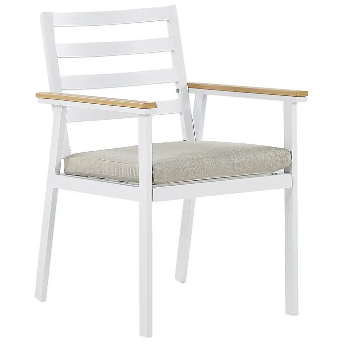 Beliani Gartenstuhl-Set CAVOLI - 4 Stk., Aluminium, Weiß, B x T x H: 54 x 60 x 82 cm - Weißer Metallsessel mit hellen Holzarmlehnen und beigefarbenem Stoffkissen.