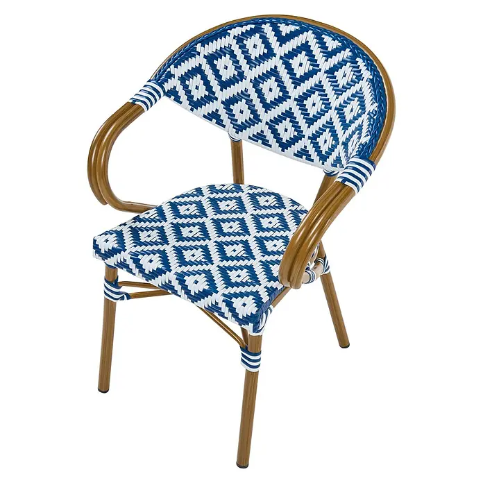 4er-Set Gartenstuhl CASPRI in Weiß/Blau/Braun -  - Bistrostuhl mit blau-weißem Geflechtmuster auf Sitz und Rückenlehne und naturfarbenem Holzrahmen.