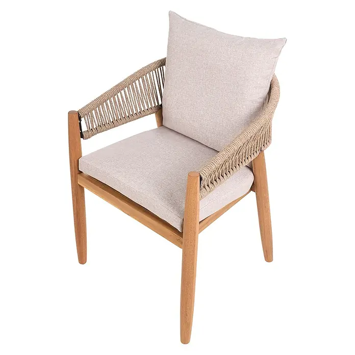 Beliani Gartenstuhl-Set MARZAMEMI - 2 Stk., Akazienholz, Braun, B x T x H: 59 x 53 x 87 cm - Sessel aus Holz mit geflochtener Rückenlehne und Armlehnen aus Naturseil, mit hellbeigen Kissen.