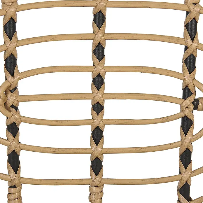 4er-Set Gartenstuhl PRATELLO in Naturfarben/Beige/Grau -  - Nahaufnahme von natürlichen Rattanstreifen, die um schwarze vertikale Pfosten gewebt sind, ein Möbelmuster bildend.