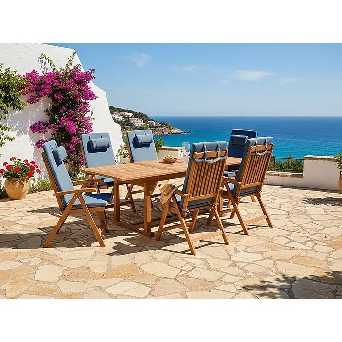 Gartenstuhl 6er Set mit Auflagen Hellbraun u. Blau Akazienholz Verstellbar Klappbar UV-Beständig Rustikal Landhaus Stil Balkon Terrasse Möbel -  - Gartensitzgruppe aus Teakholz mit sechs Stühlen und blauen Polstern auf einer Terrasse mit Meerblick.