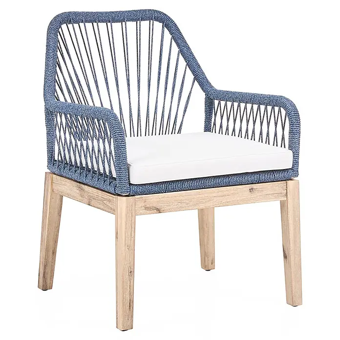 Beliani Gartenstuhl-Set OLBIA - 2 Stk., Akazienholz, Blau, B x T x H: 64 x 71 x 89 cm - Stuhl aus blauem Seilgeflecht mit weißem Kissen und hellen Holzbeinen.