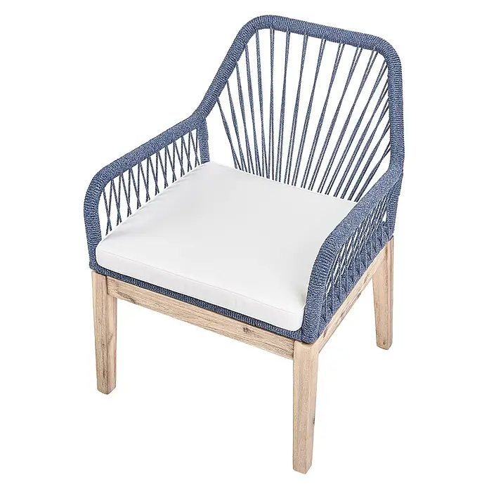 Beliani Gartenstuhl-Set OLBIA - 2 Stk., Akazienholz, Blau, B x T x H: 64 x 71 x 89 cm - Blauer Sessel aus geflochtenem Seil mit weißem Kissen und Beinen aus Naturholz.