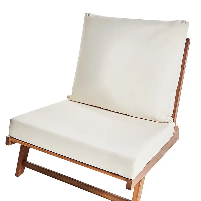 Beliani Gartenstuhl-Set MICCIANO - 2 Stk., Akazienholz, Braun, B x T x H: 70 x 91 x 71 cm - Hölzerner Loungesessel mit cremefarbenen Kissen.