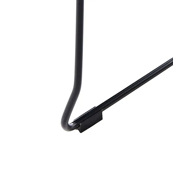 2er-Set Gartenstuhl PISTOIA in Schwarz -  - Schwarzer gebogener Metallstab mit kleinem Clip, wahrscheinlich ein Detail eines Möbelbeins oder -rahmens.